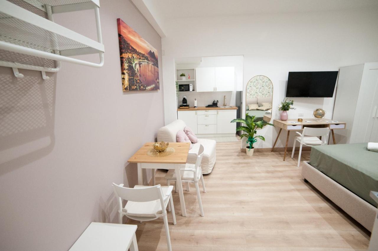 Michelangelo 80 Apartment Napoli Esterno foto
